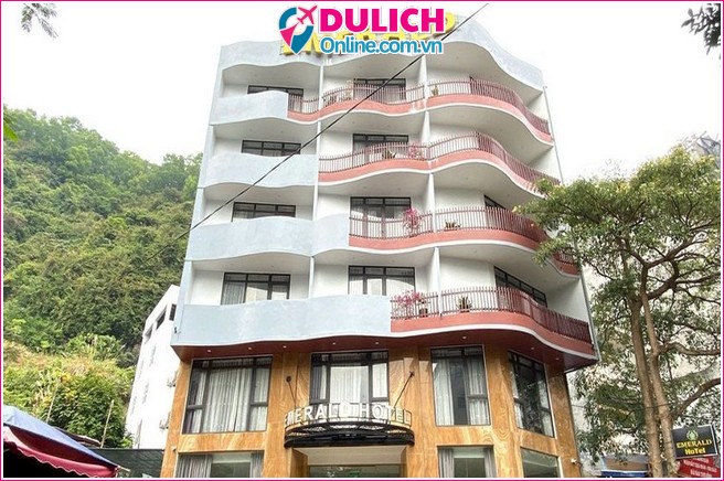 Khách sạn Emerald Cát Bà